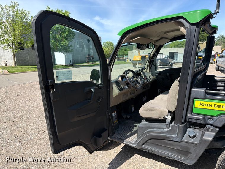image for item FK0272 2022 John Deere XUV 835R  utility vehicle