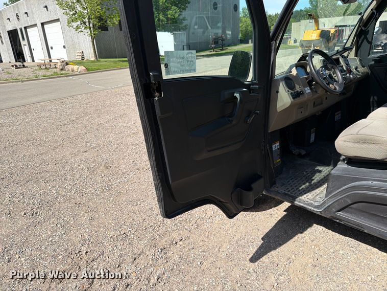 image for item FK0272 2022 John Deere XUV 835R  utility vehicle