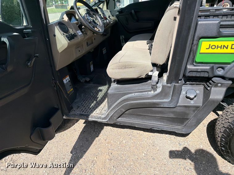 image for item FK0272 2022 John Deere XUV 835R  utility vehicle