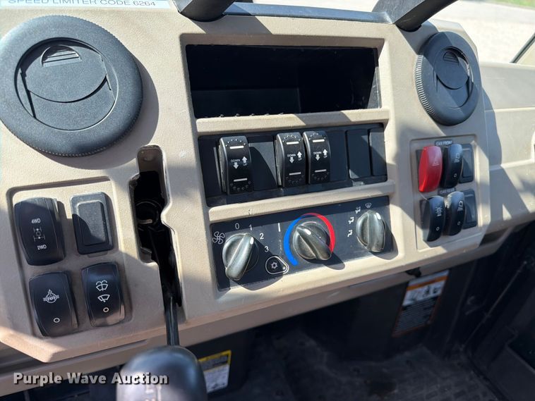image for item FK0272 2022 John Deere XUV 835R  utility vehicle