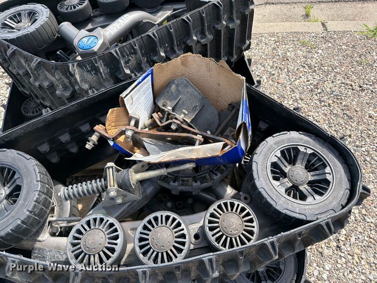 image for item FK0272 2022 John Deere XUV 835R  utility vehicle