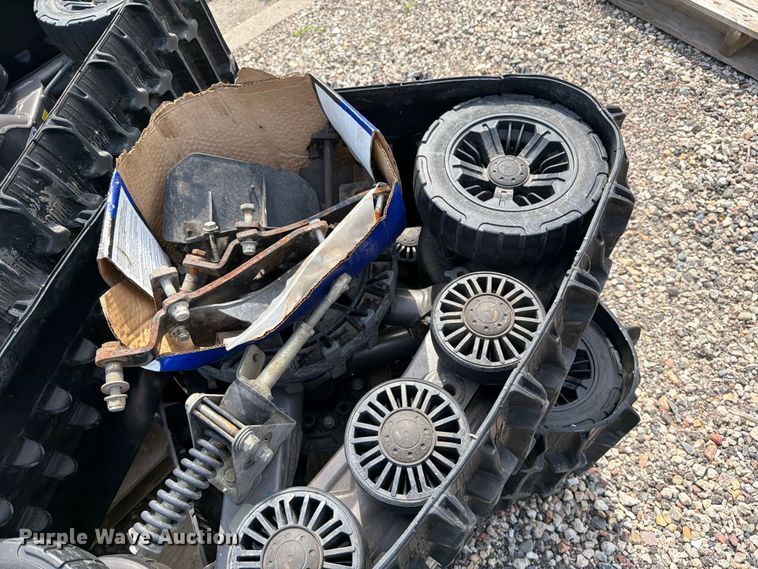 image for item FK0272 2022 John Deere XUV 835R  utility vehicle