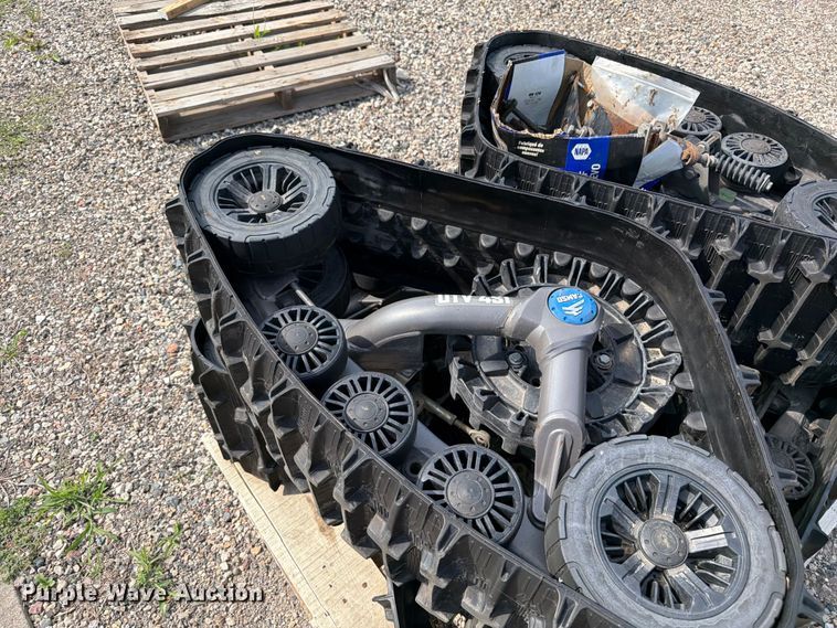 image for item FK0272 2022 John Deere XUV 835R  utility vehicle