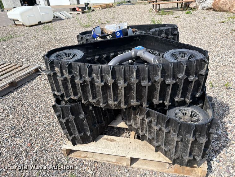 image for item FK0272 2022 John Deere XUV 835R  utility vehicle