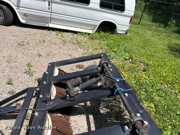 image for item FK0284 Rahn broom