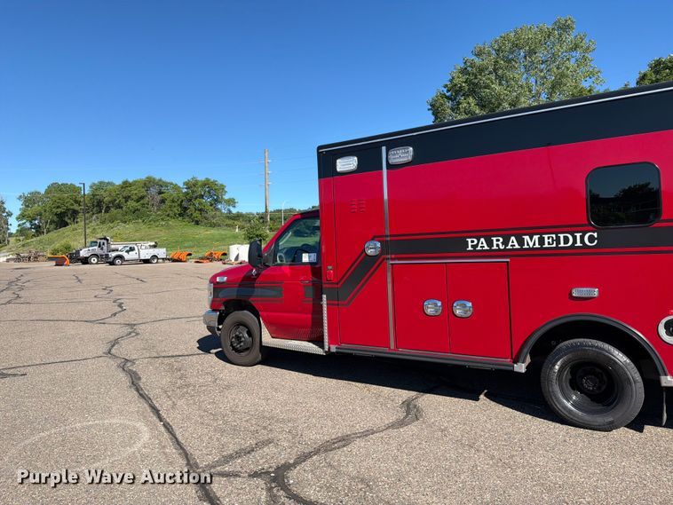 image for item FK0298 2015 Ford E450 ambulance