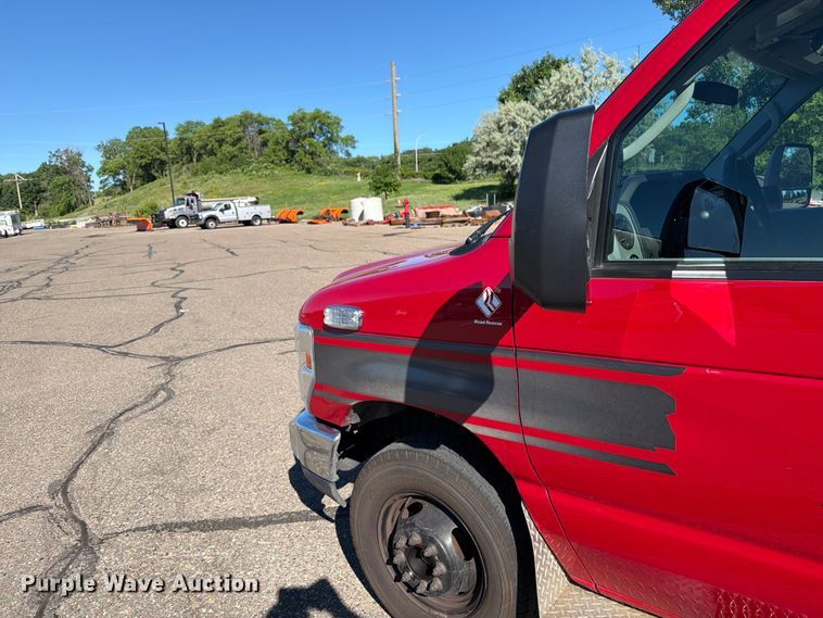 image for item FK0298 2015 Ford E450 ambulance