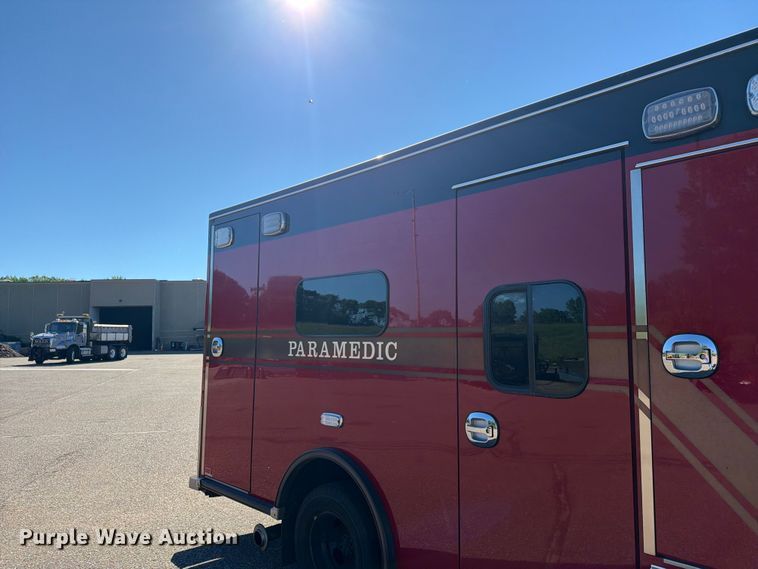 image for item FK0298 2015 Ford E450 ambulance