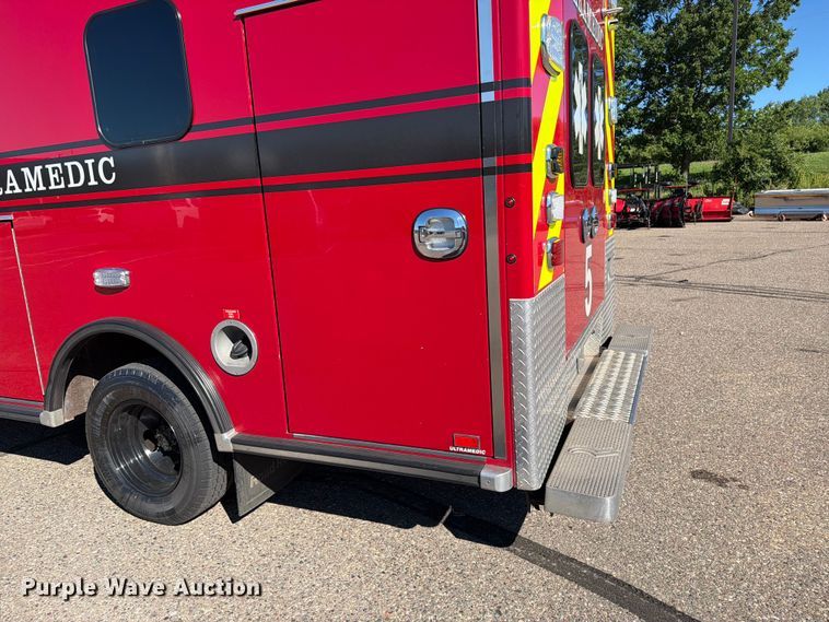 image for item FK0298 2015 Ford E450 ambulance