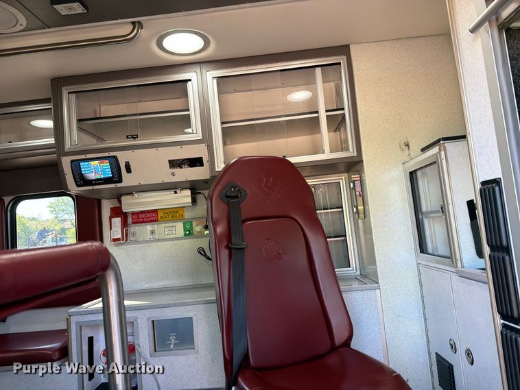 image for item FK0298 2015 Ford E450 ambulance