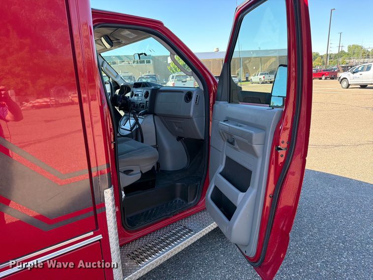 image for item FK0298 2015 Ford E450 ambulance