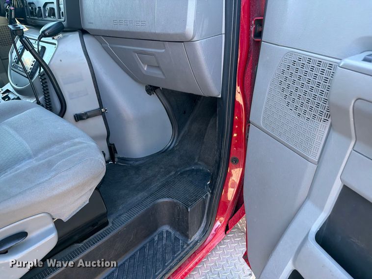 image for item FK0298 2015 Ford E450 ambulance