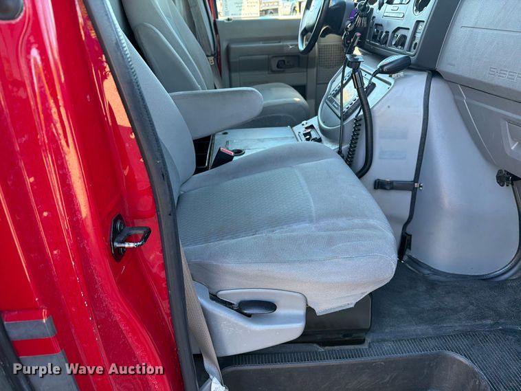 image for item FK0298 2015 Ford E450 ambulance