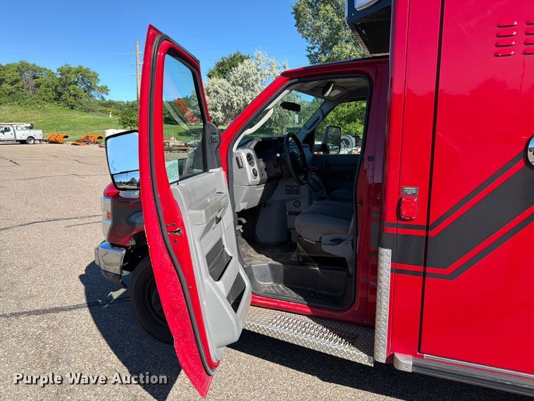 image for item FK0298 2015 Ford E450 ambulance