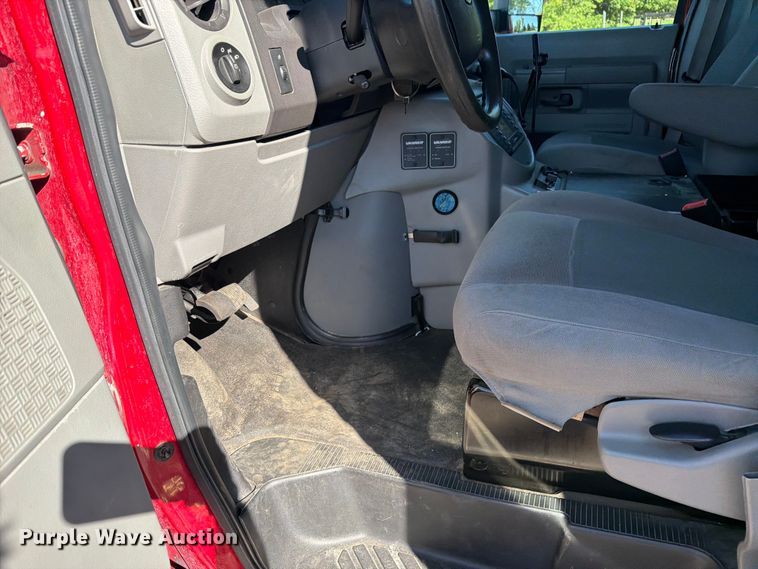 image for item FK0298 2015 Ford E450 ambulance