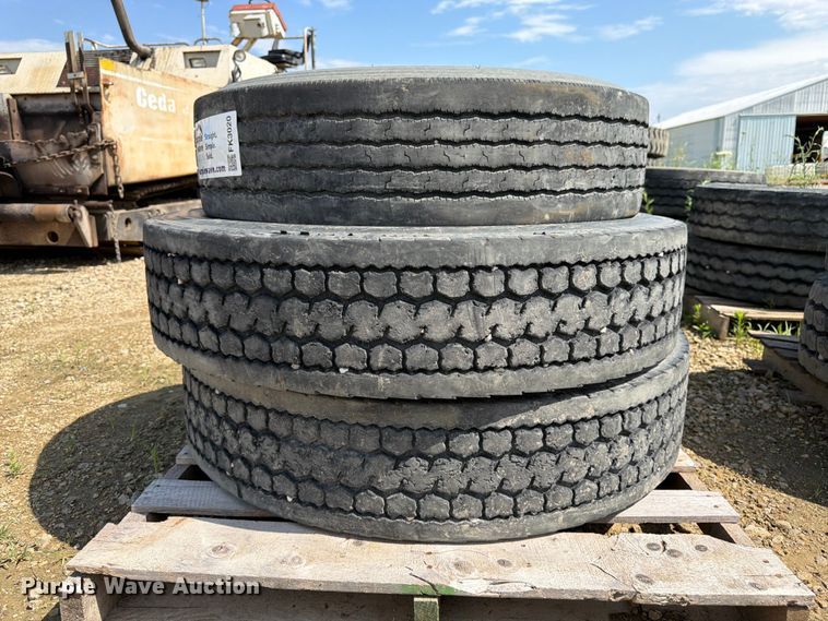 image for item FK3020 Approximately 21 tires