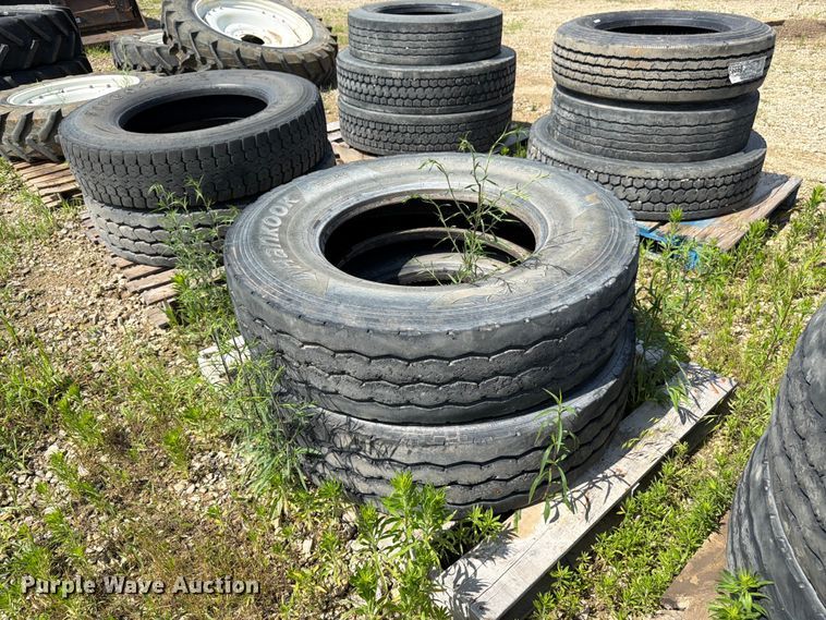 image for item FK3020 Approximately 21 tires
