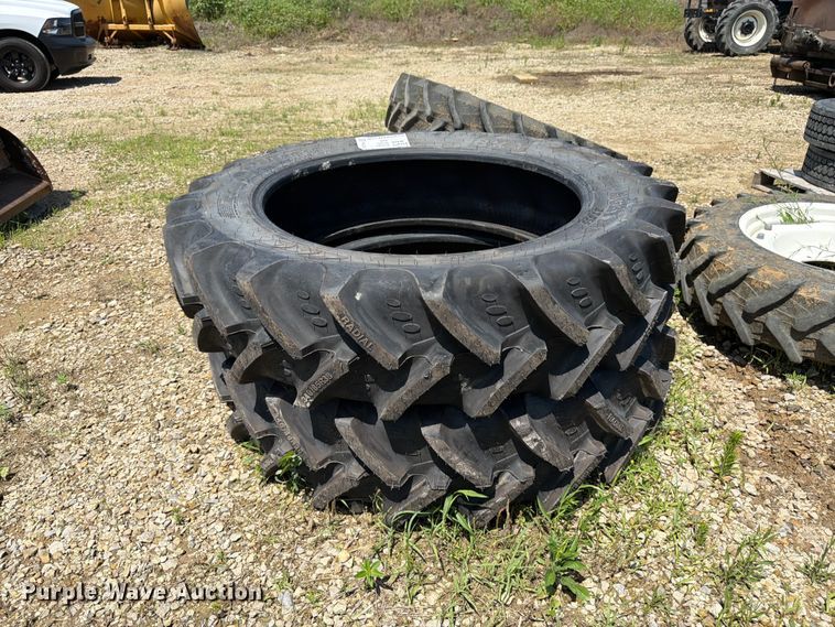 image for item FK3023 Approximately 10 tires