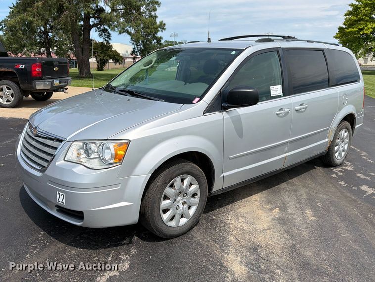 image for item FK3074 2010 Chrysler Town And Country LX van