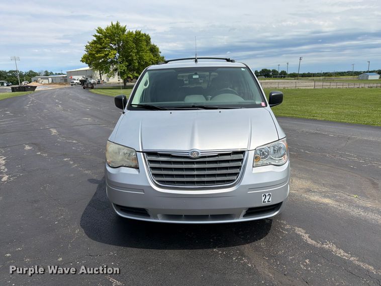 image for item FK3074 2010 Chrysler Town And Country LX van