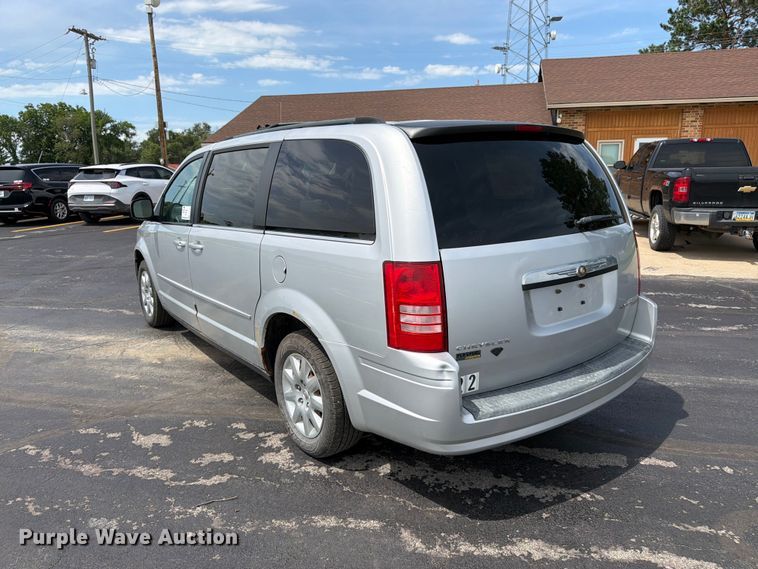 image for item FK3074 2010 Chrysler Town And Country LX van