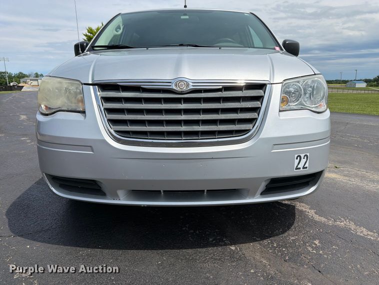 image for item FK3074 2010 Chrysler Town And Country LX van