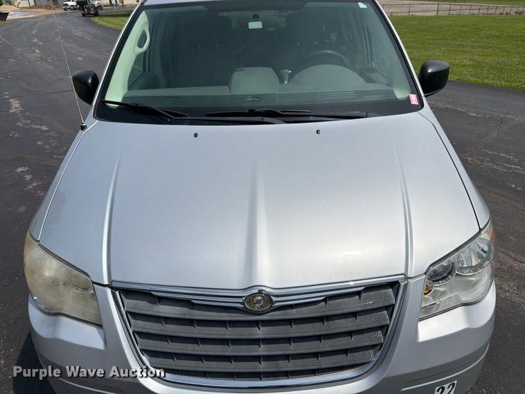 image for item FK3074 2010 Chrysler Town And Country LX van