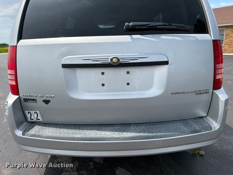 image for item FK3074 2010 Chrysler Town And Country LX van