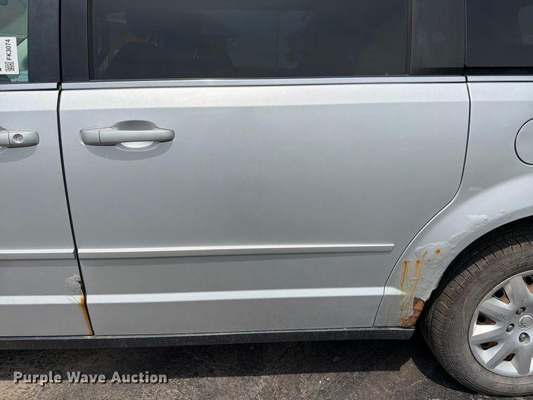 image for item FK3074 2010 Chrysler Town And Country LX van