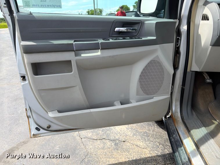 image for item FK3074 2010 Chrysler Town And Country LX van