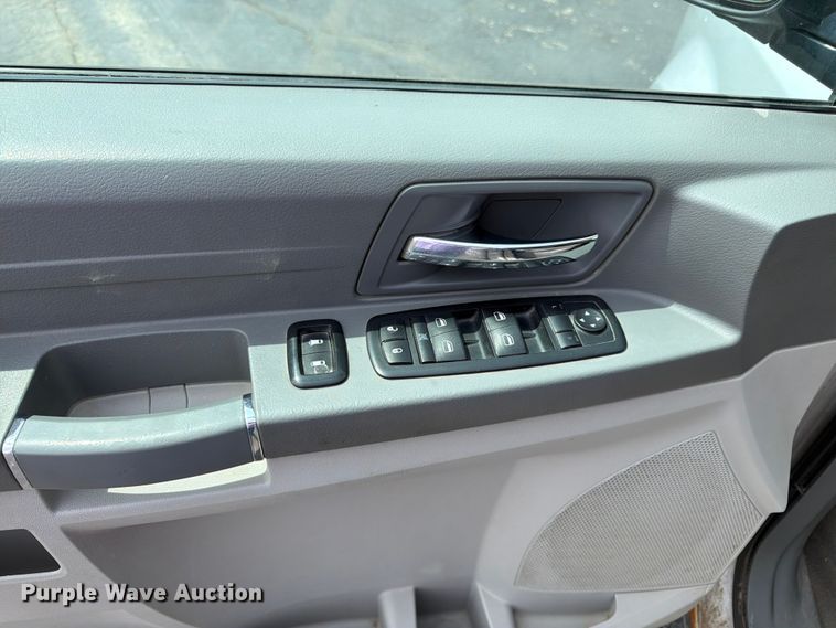 image for item FK3074 2010 Chrysler Town And Country LX van