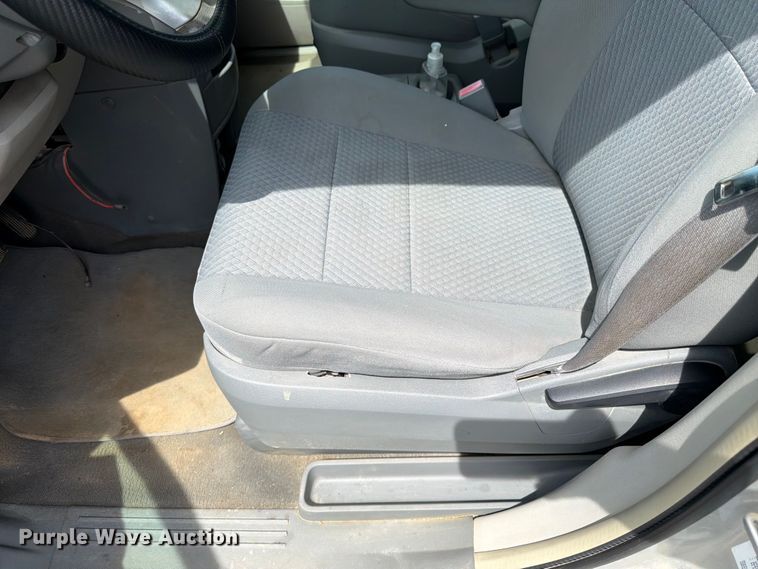 image for item FK3074 2010 Chrysler Town And Country LX van