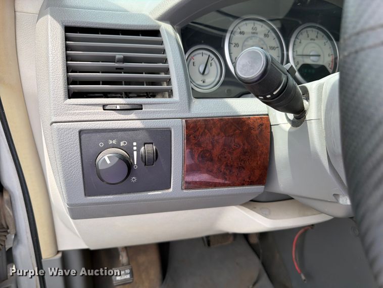 image for item FK3074 2010 Chrysler Town And Country LX van