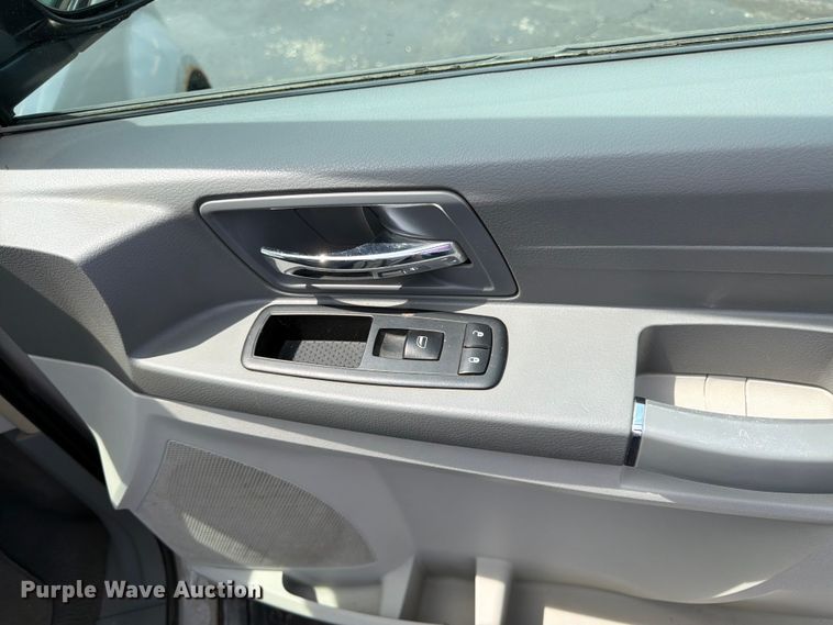 image for item FK3074 2010 Chrysler Town And Country LX van