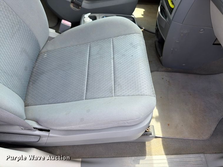 image for item FK3074 2010 Chrysler Town And Country LX van