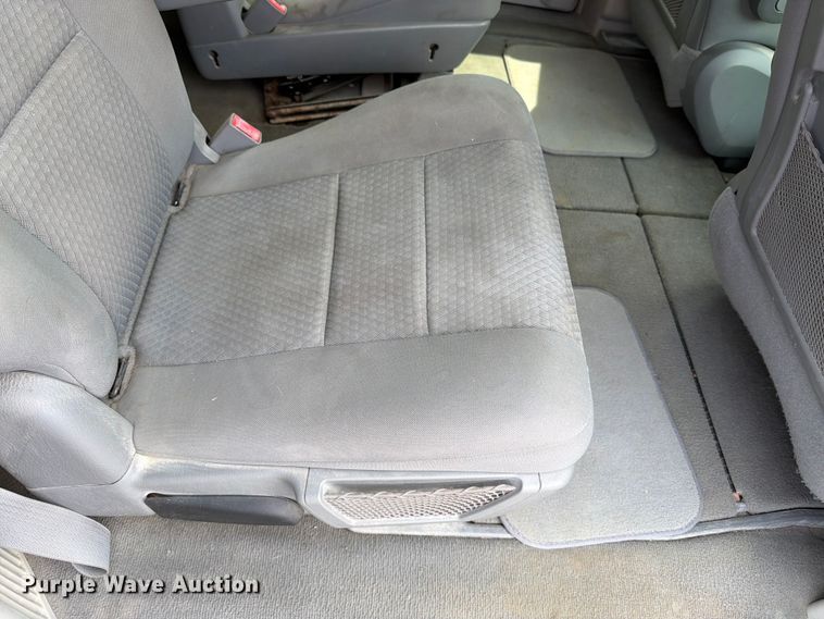 image for item FK3074 2010 Chrysler Town And Country LX van