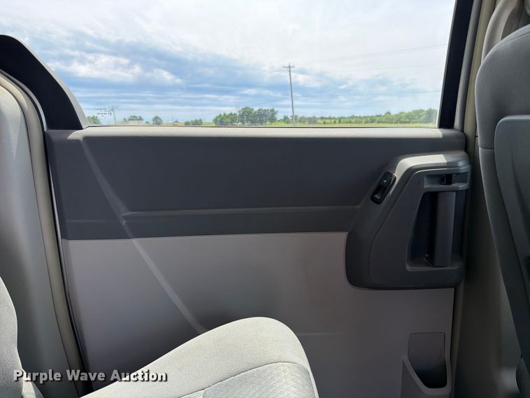 image for item FK3074 2010 Chrysler Town And Country LX van