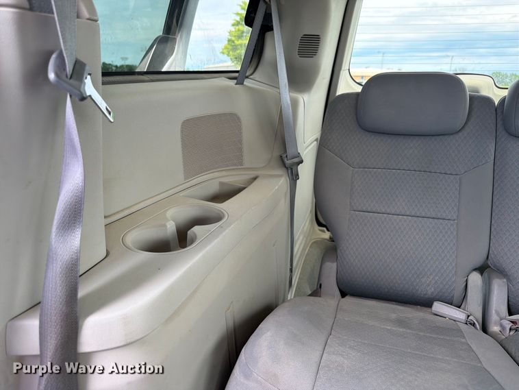 image for item FK3074 2010 Chrysler Town And Country LX van