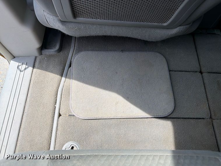 image for item FK3074 2010 Chrysler Town And Country LX van