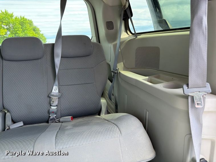 image for item FK3074 2010 Chrysler Town And Country LX van