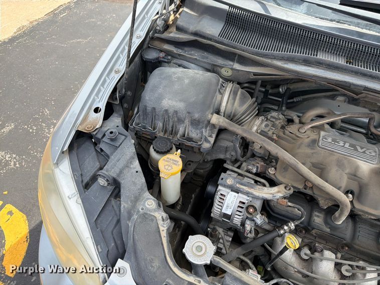image for item FK3074 2010 Chrysler Town And Country LX van