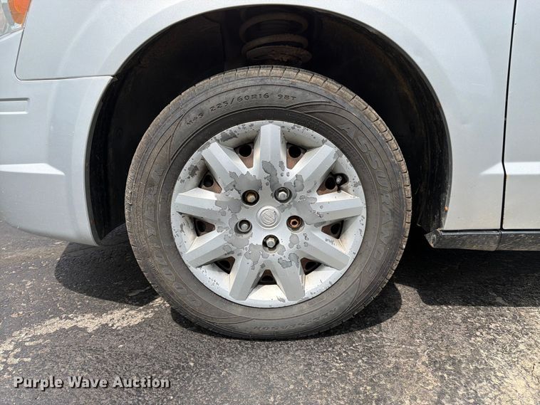 image for item FK3074 2010 Chrysler Town And Country LX van