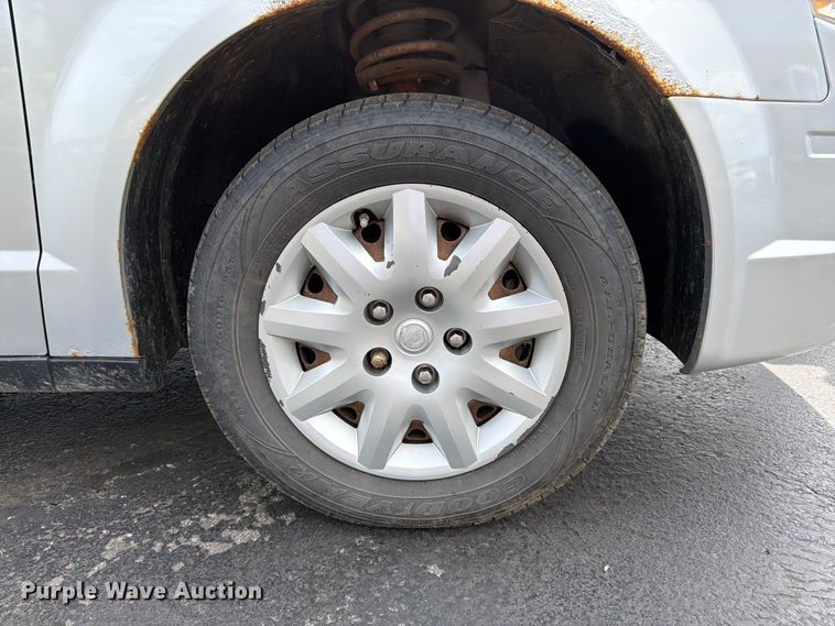 image for item FK3074 2010 Chrysler Town And Country LX van