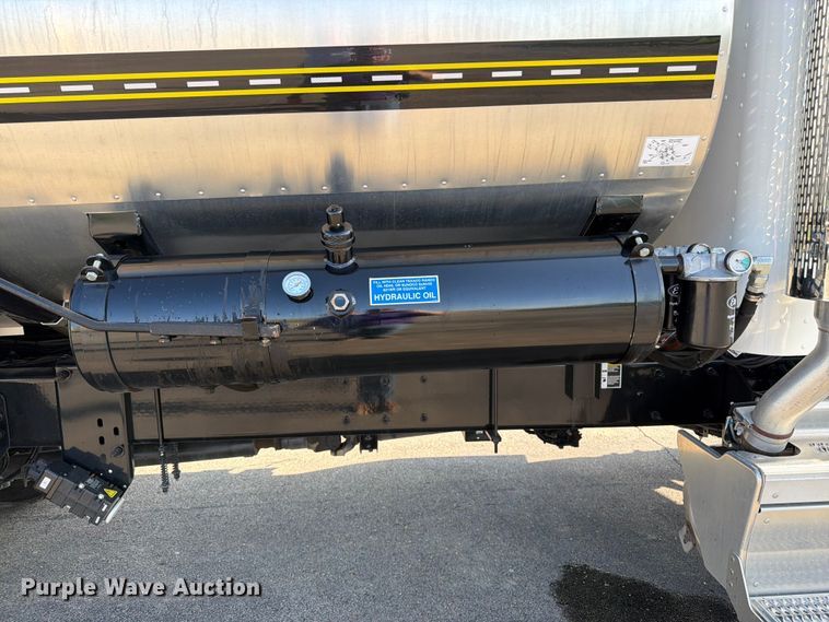 image for item FK3105 2020 Peterbilt 337 oil distributor truck