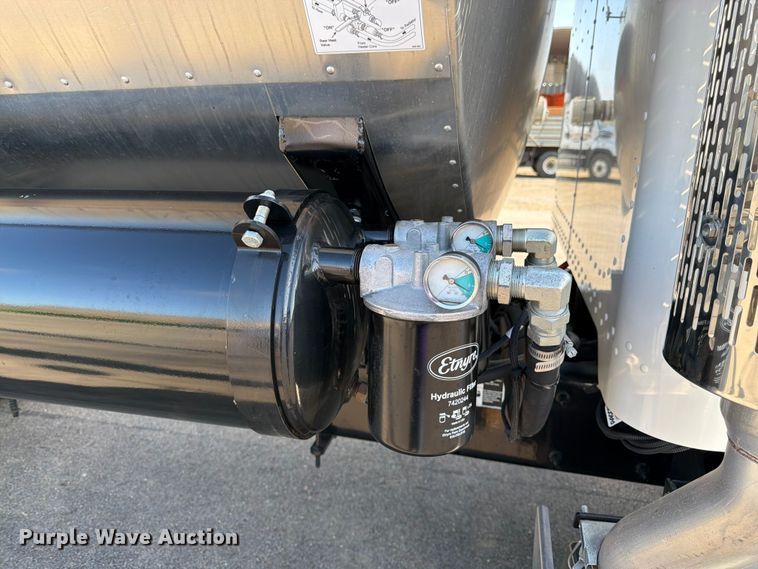 image for item FK3105 2020 Peterbilt 337 oil distributor truck