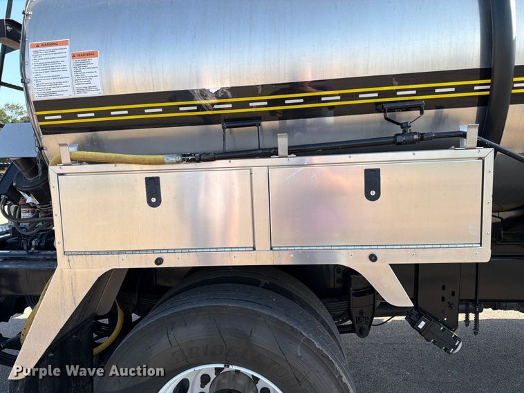 image for item FK3105 2020 Peterbilt 337 oil distributor truck