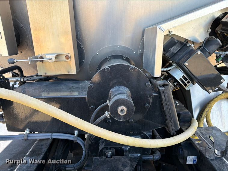 image for item FK3105 2020 Peterbilt 337 oil distributor truck