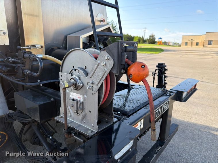 image for item FK3105 2020 Peterbilt 337 oil distributor truck