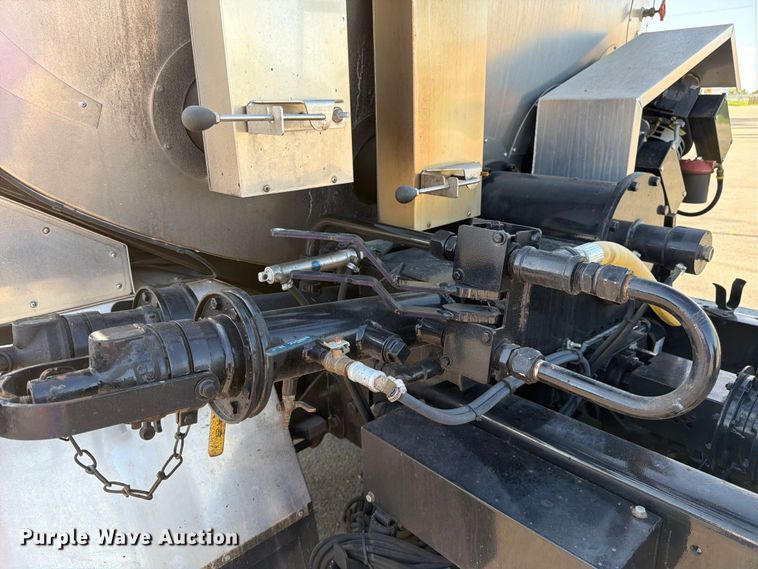 image for item FK3105 2020 Peterbilt 337 oil distributor truck