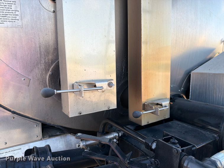 image for item FK3105 2020 Peterbilt 337 oil distributor truck